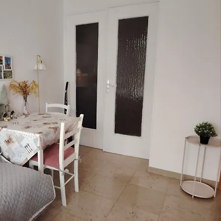 Double Bedroom Balcony Ac Appartement
